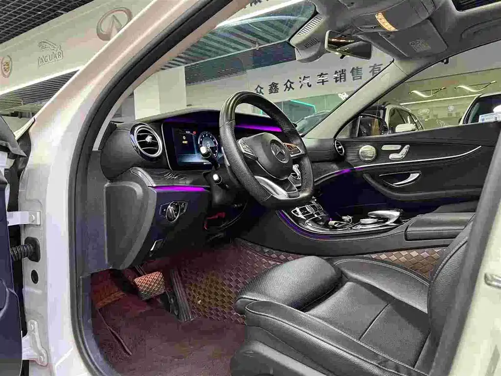 Фото 4 - Mercedes-Benz E-Class