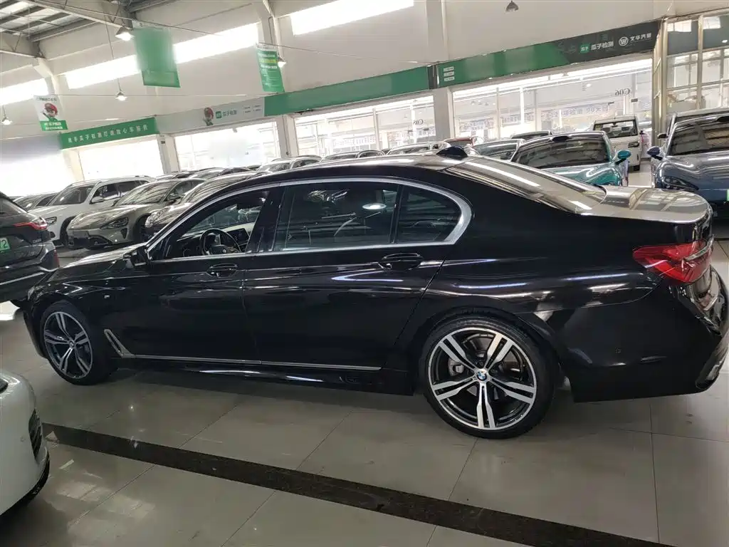 BMW 7 Series 2018 740Li xDrive Premium Type M Sport Package фото 21