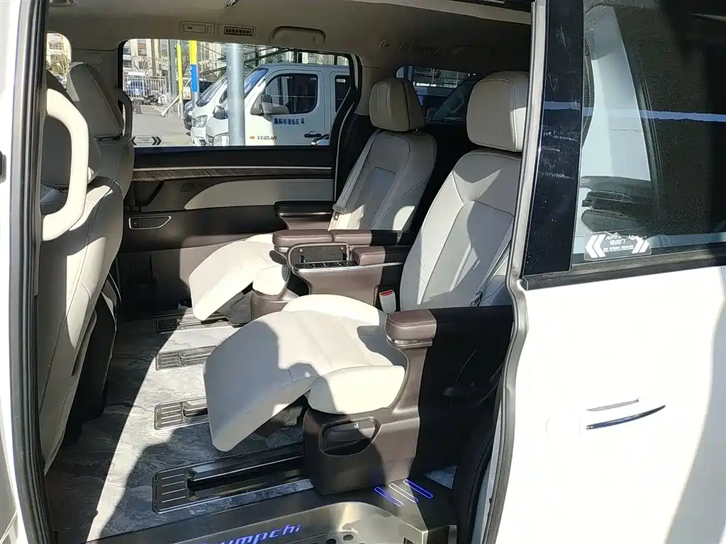 GAC Trumpchi Trumpchi M8 2021 Facelift Leading Series 390T Luxury Edition фото 14