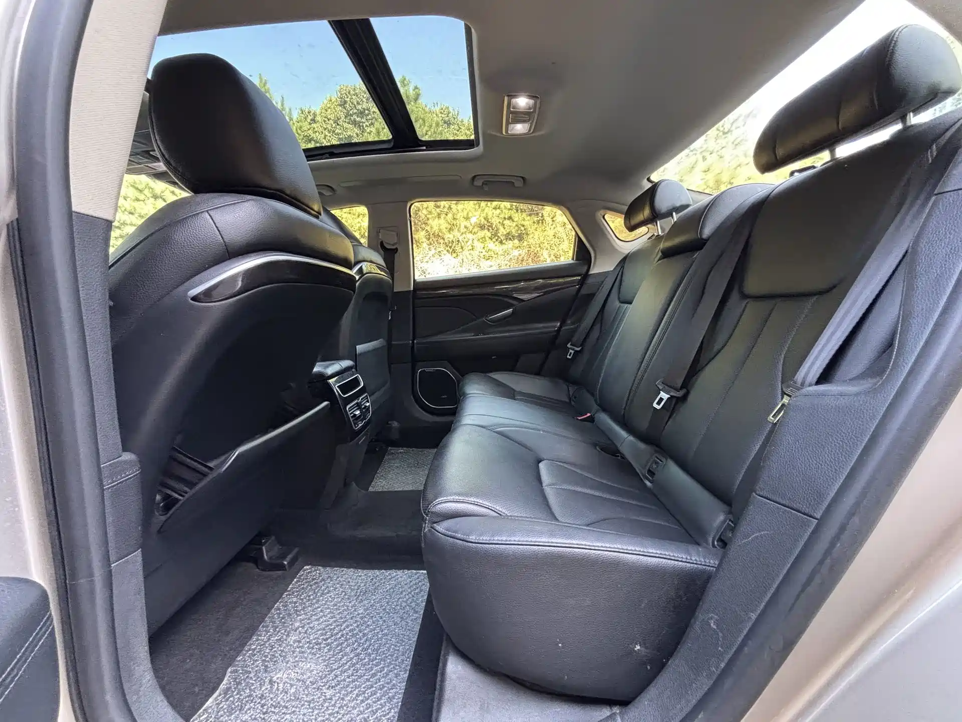 Фото 8 - Geely Borui