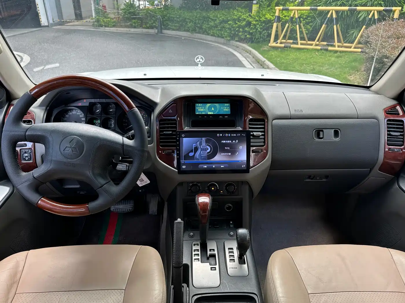 Mitsubishi Pajero 2006 Model 3.0L AT GLS фото 6