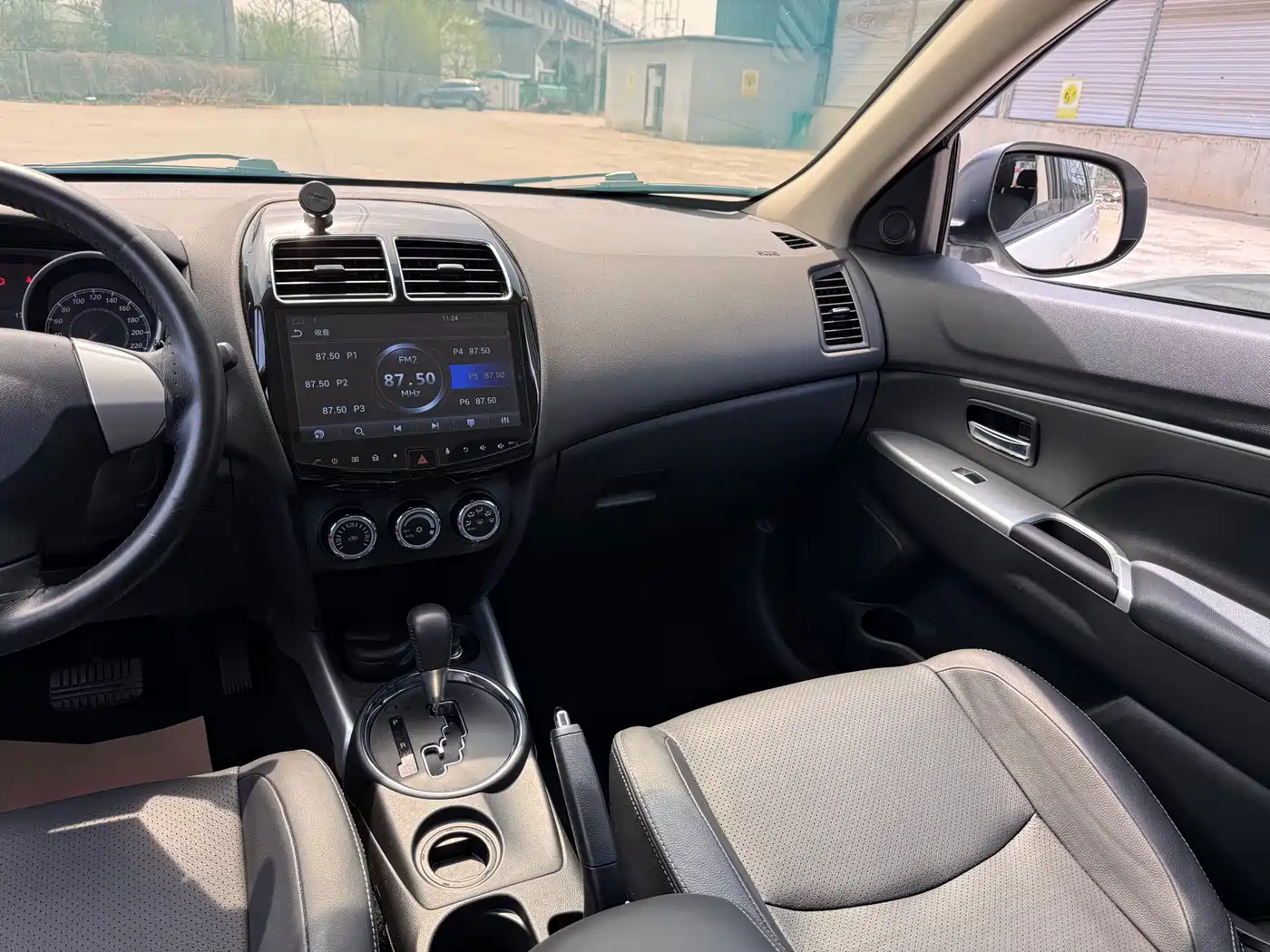 Mitsubishi ASX 2016 2.0L CVT 2WD Navigation Edition фото 12