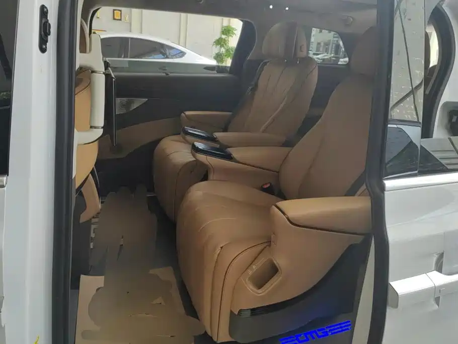 Denza D9 2023 2022 DM-i 970 AWD Flagship