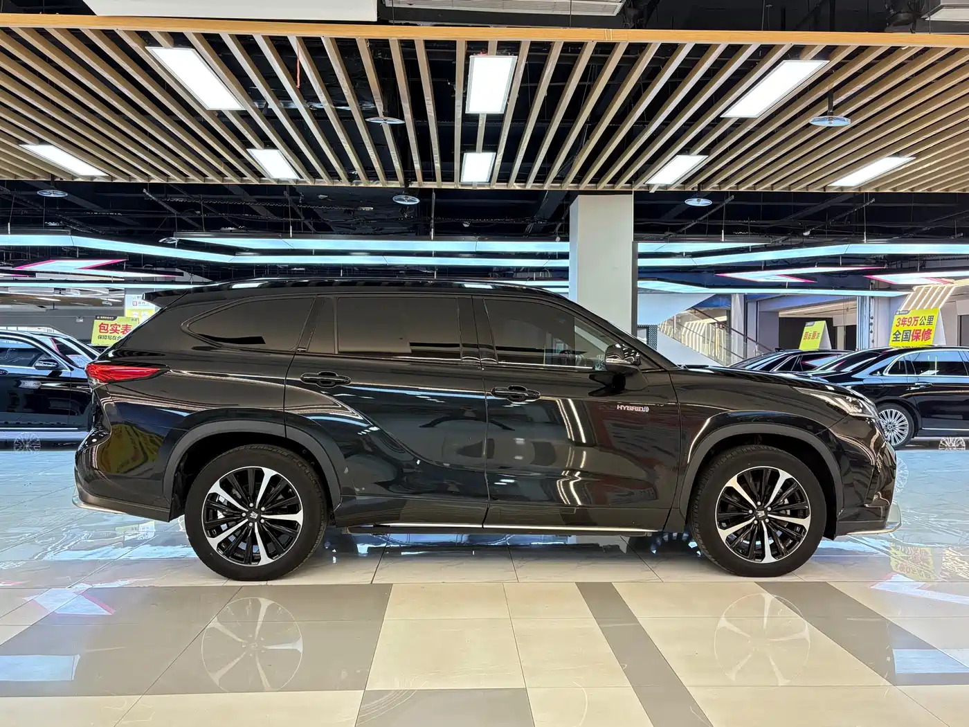 Toyota Crown Kluger 2023 2.5L HEV AWD Premium Edition фото 6