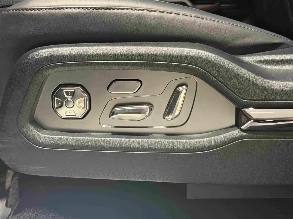 Fang Cheng Bao Leopard 8 2025 2025 Zhiyong Flagship 6-Seater