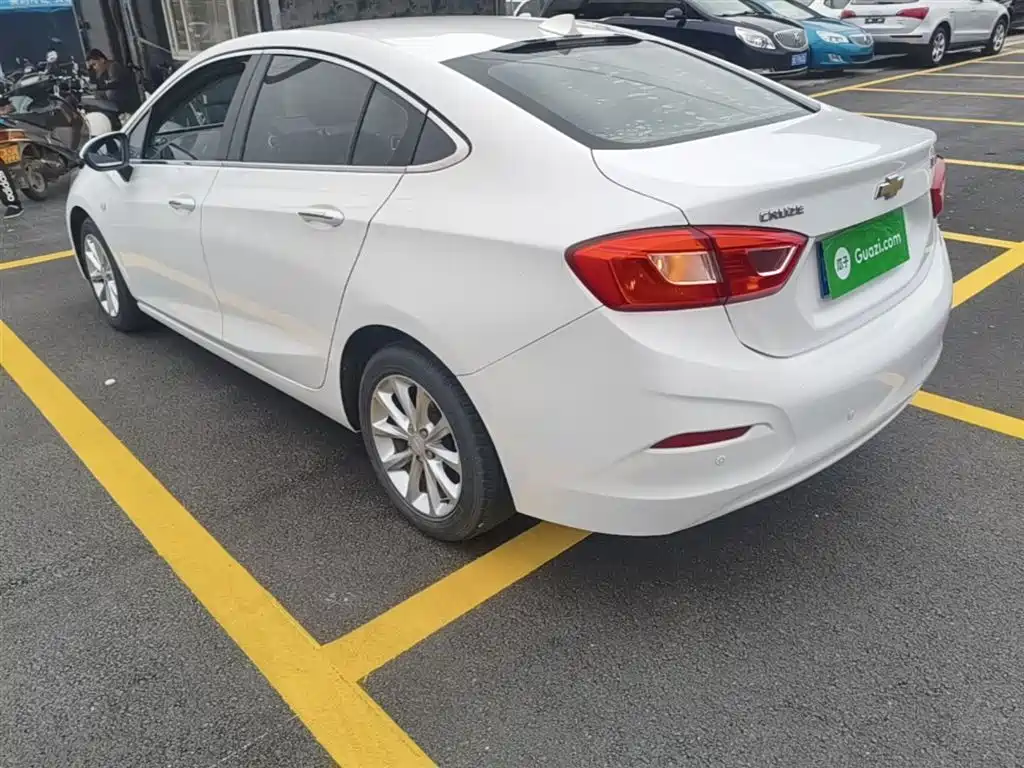 Chevrolet Cruze 2017 1.5L Automatic Pioneer Sunroof фото 5