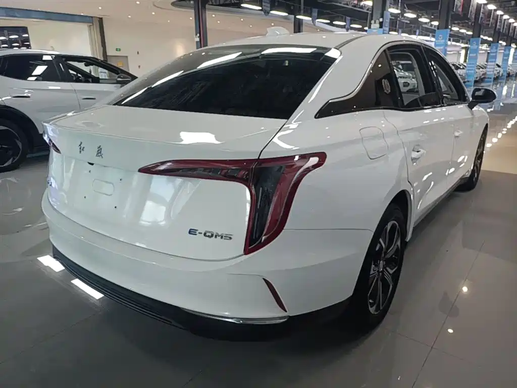 Hongqi E-QM5 2021 Charging Flag Joy Edition фото 7