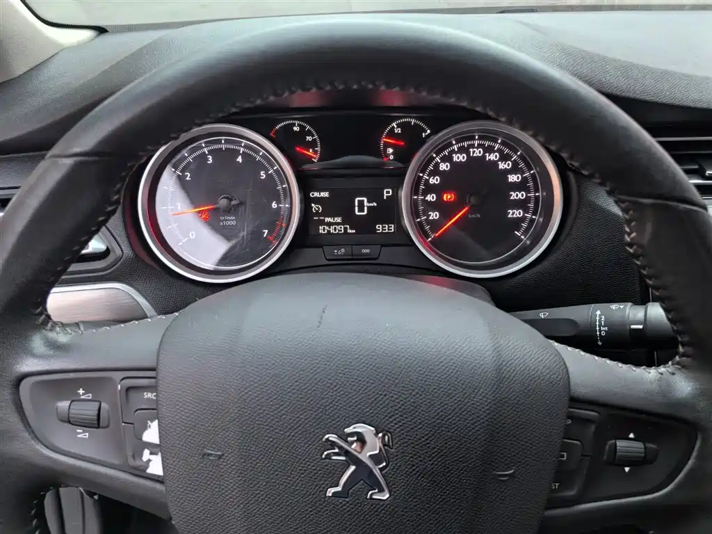 Peugeot 408 2014 1.8L Automatic Luxury Edition фото 13