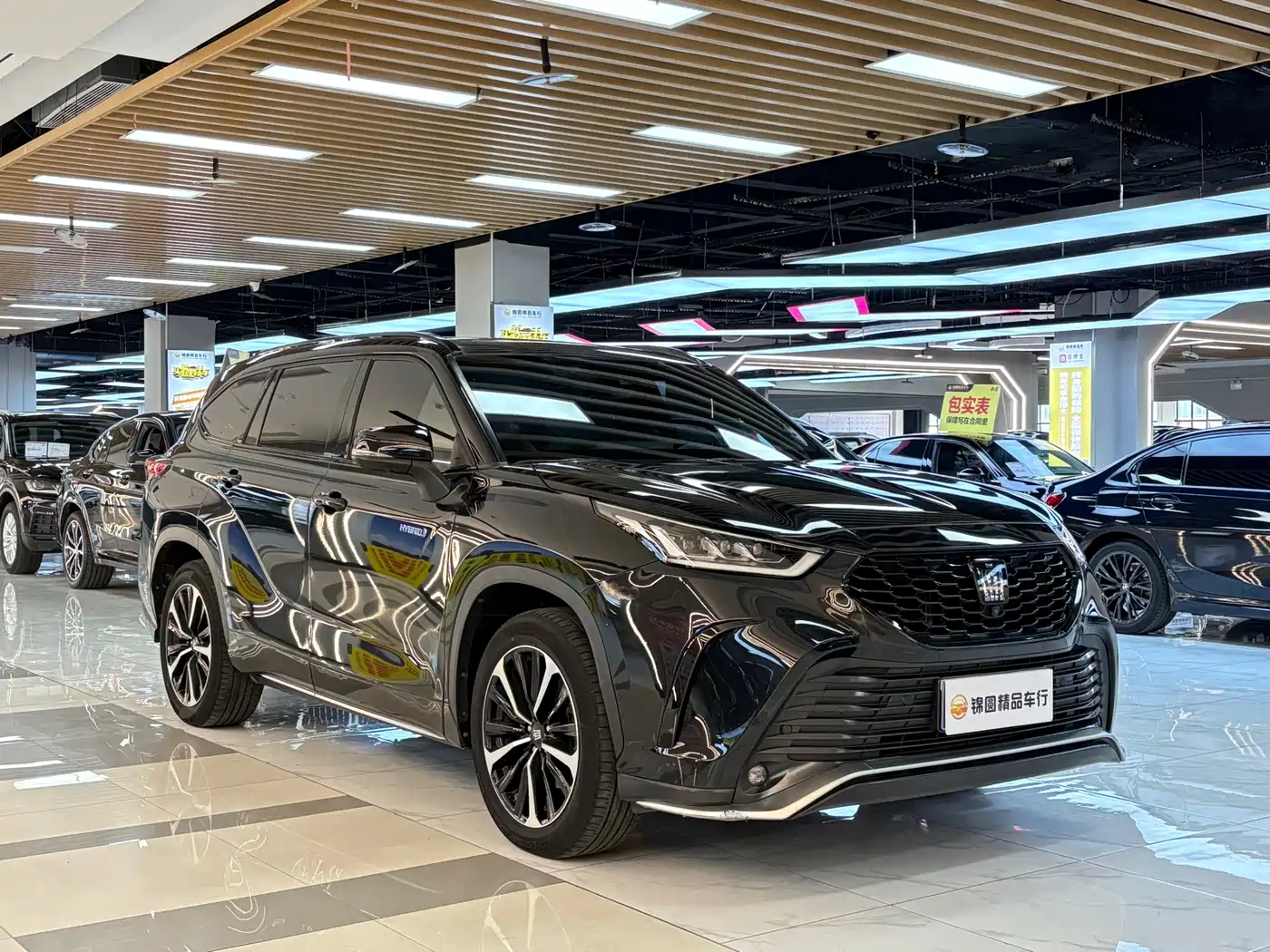Toyota Crown Kluger 2023 2.5L HEV AWD Premium Edition фото 7