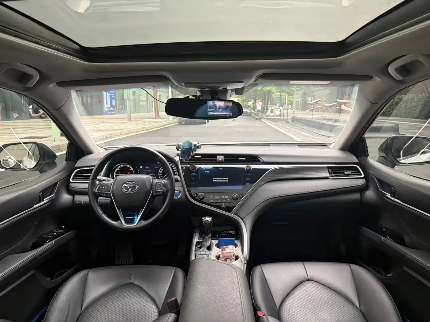 Toyota Camry 2019 Hybrid 2.5HG Luxury Edition China V фото 12