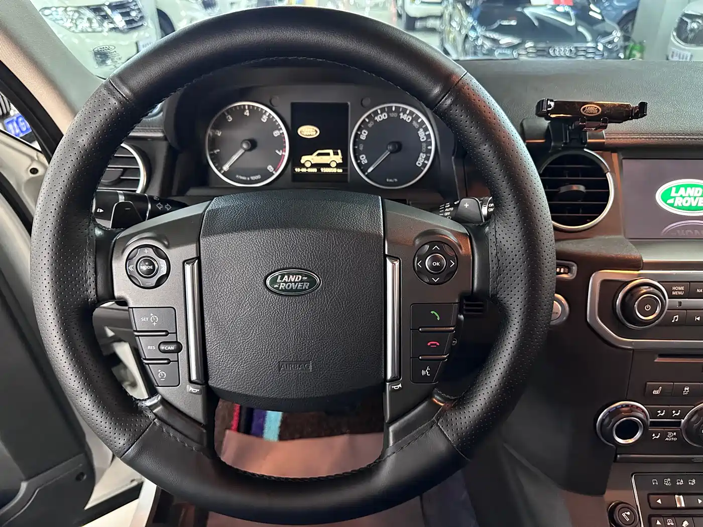 Land Rover Discovery 2016 3.0 SC V6 HSE фото 6