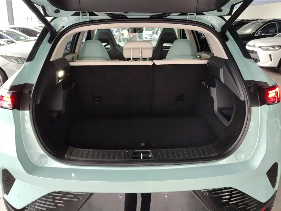 Lynk & Co 06 EM-P 2023 Model EM-P 126 Long Range Halo фото 4