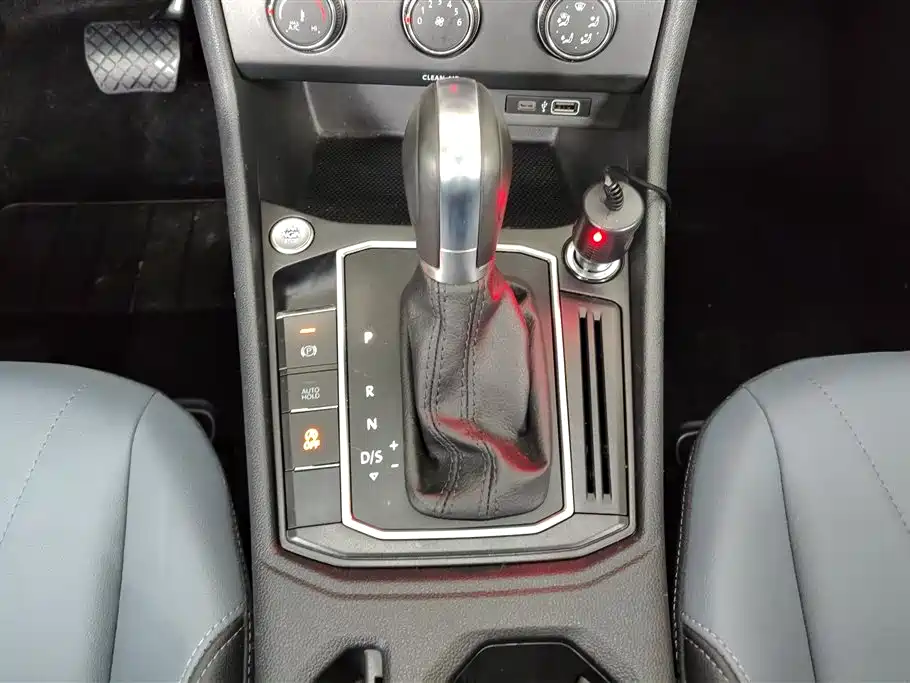 Volkswagen Lavida 2023 Facelift 1.5L Automatic 5 Million Edition фото 16