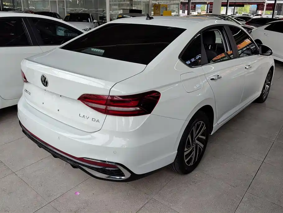 Volkswagen Lavida 2023 Facelift 1.5L Automatic 5 Million Edition фото 3