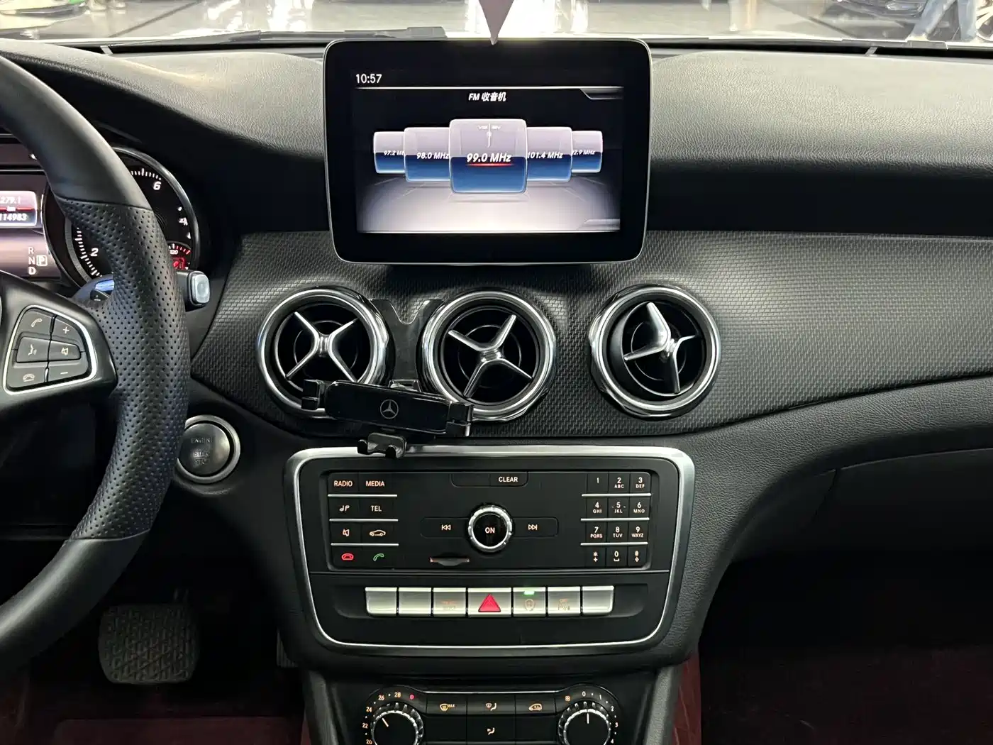 Mercedes-Benz GLA 2018 GLA 200 Dynamic фото 14