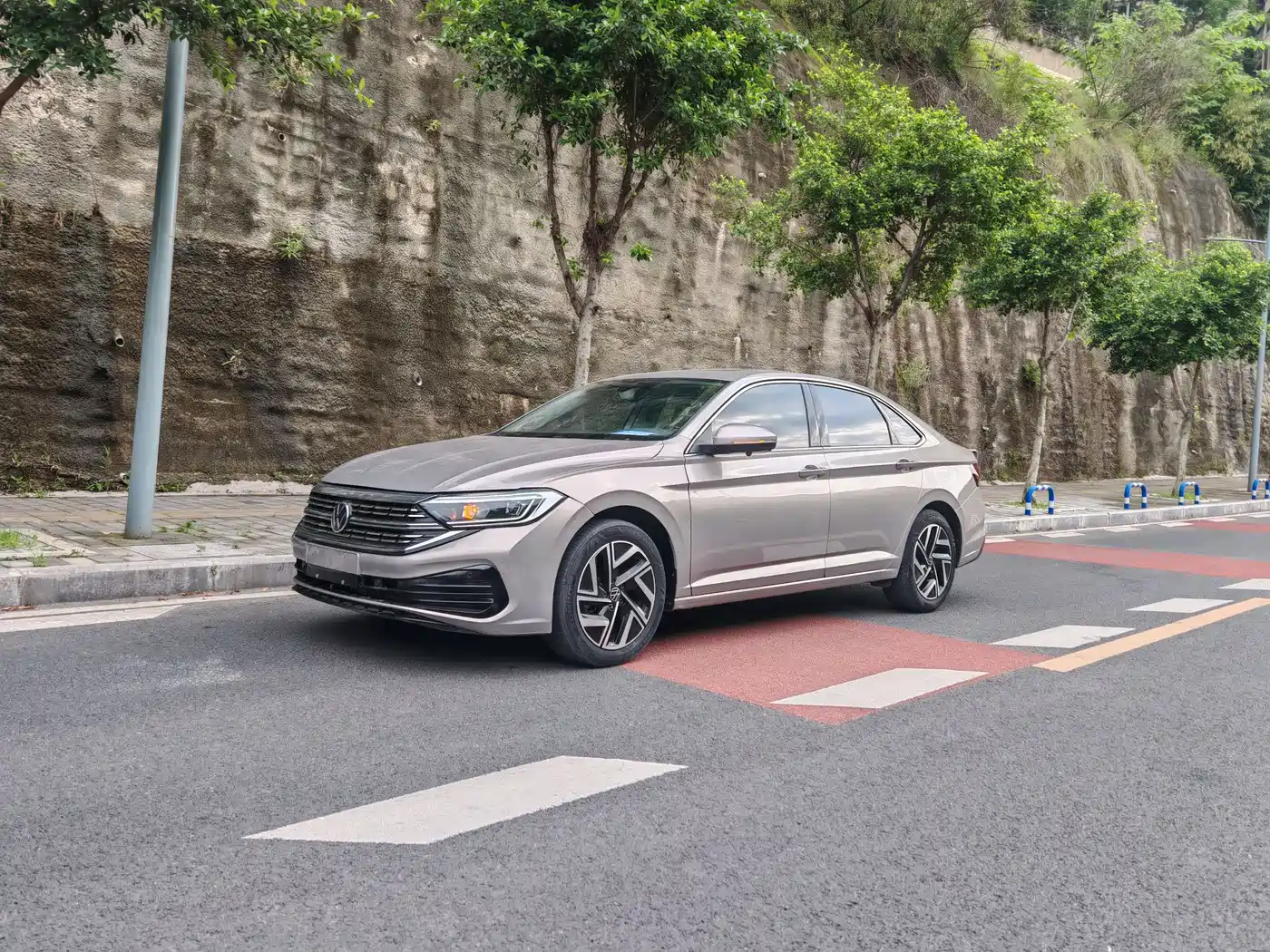 Volkswagen Sagitar 2023 Model Year 280TSI DSG Surpass Edition фото 3