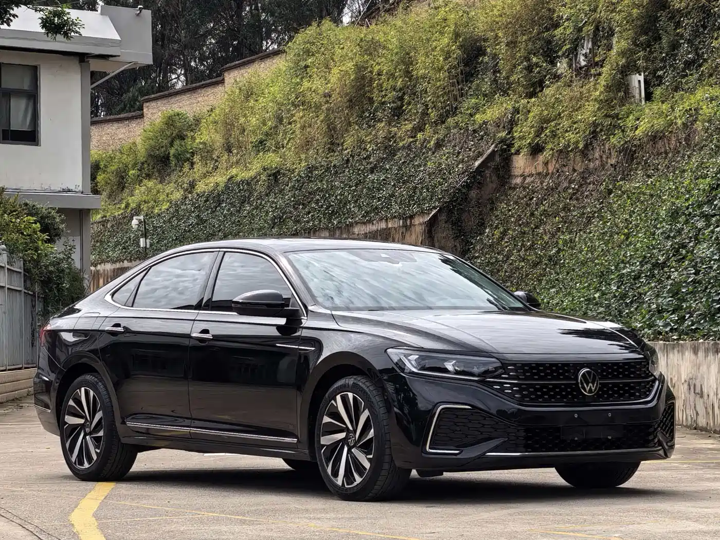 Volkswagen Passat 2022 330TSI Elite Edition фото 3