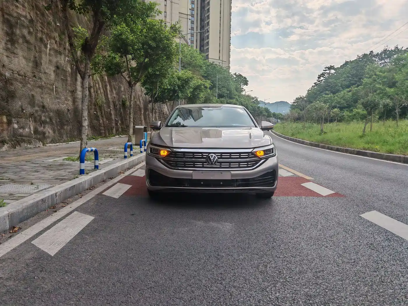Volkswagen Sagitar 2023 Model Year 280TSI DSG Surpass Edition фото 2