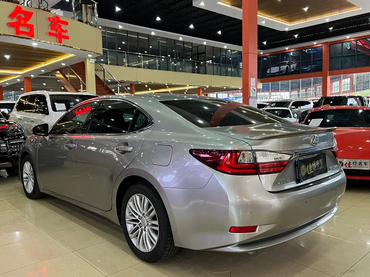 Lexus ES 2015 250 Elegance Edition фото 6