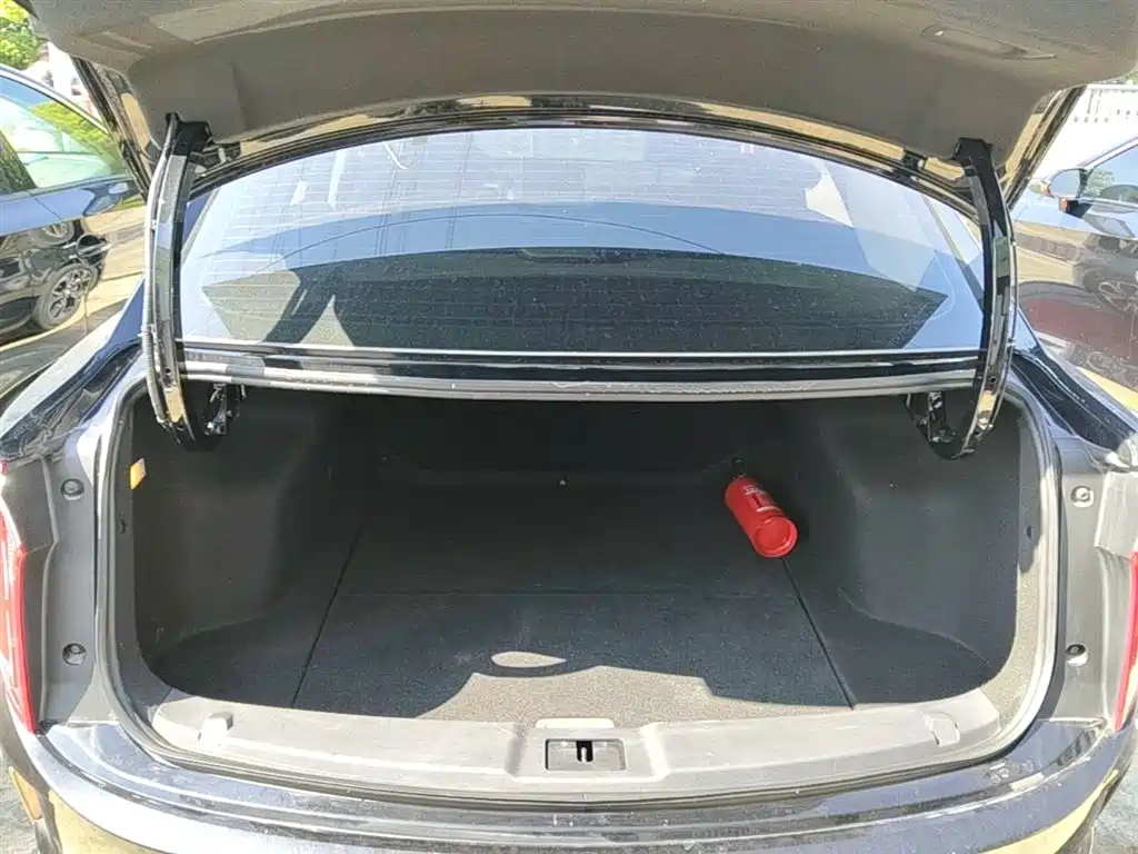 Hongqi E-QM5 2023 Facelift Basic Travel Edition фото 19