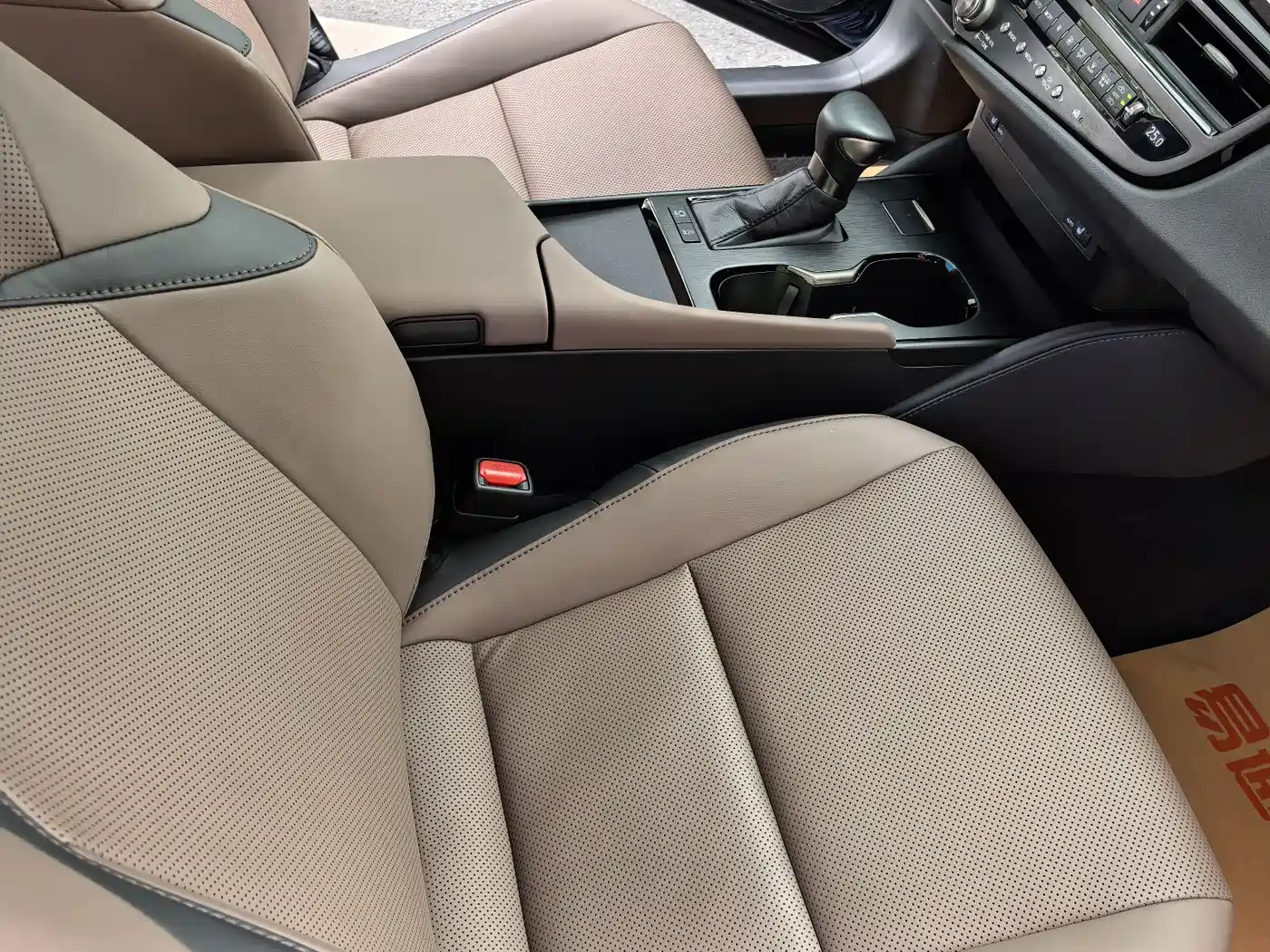 Lexus ES 2023 200 Excellence Edition фото 20