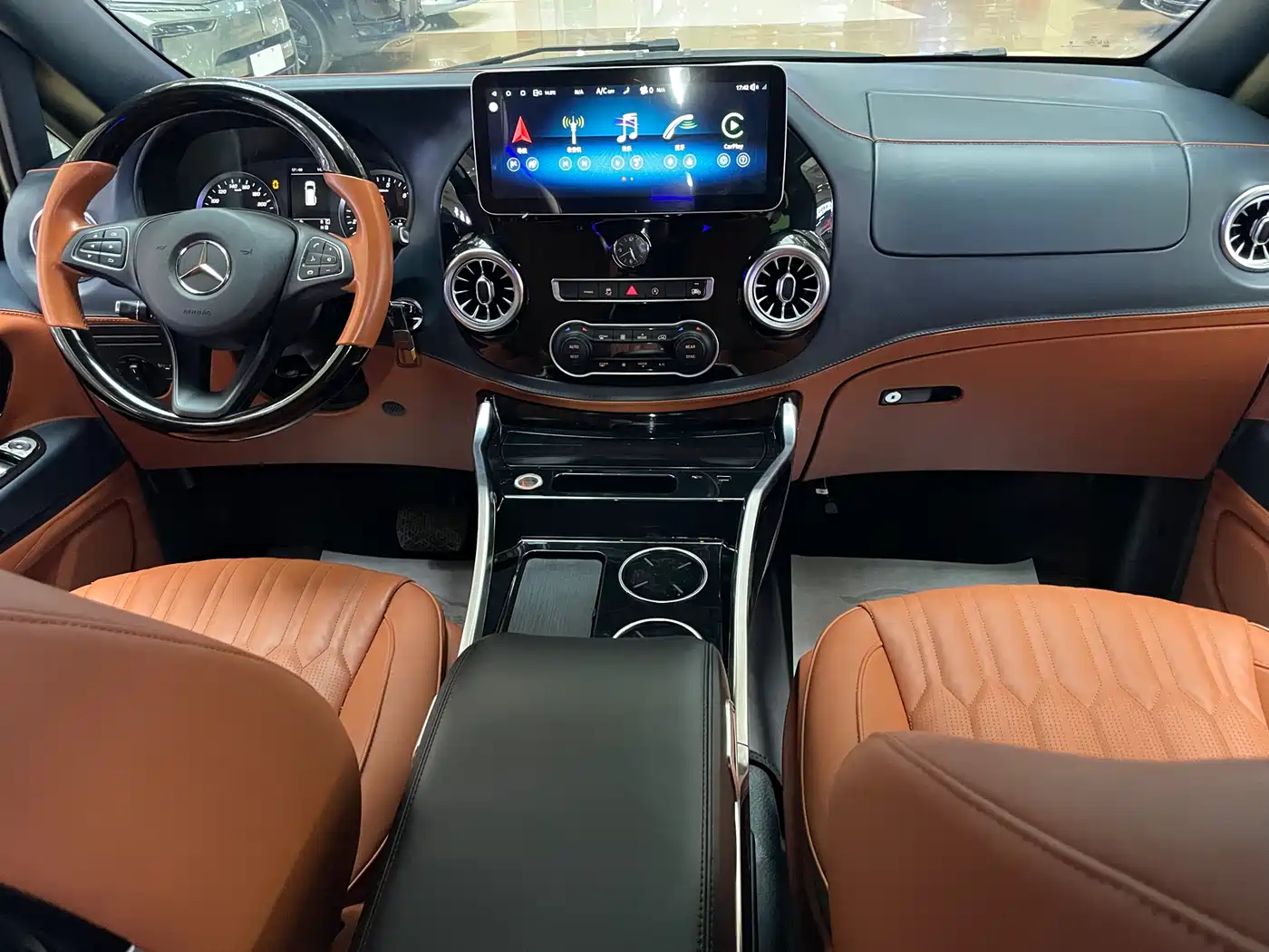 Mercedes-Benz Vito 2023 2.0T Elite 7-Seater фото 10