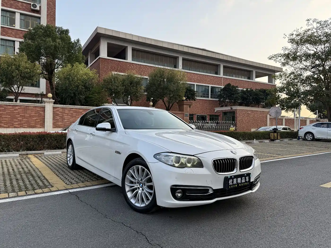 BMW 5 Series 2017 525Li Luxury Design Package фото 3
