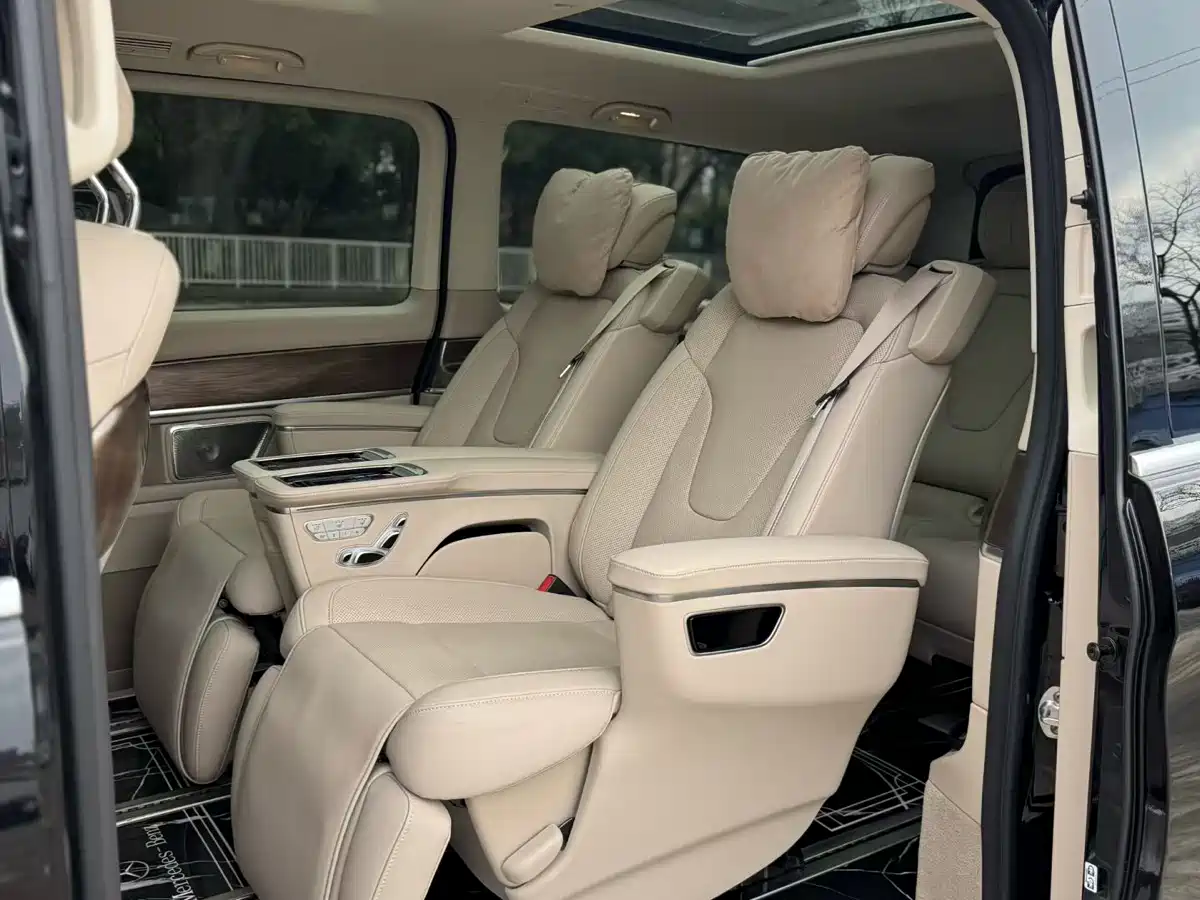 Mercedes-Benz V-Class 2022 V 260 L Long Wheelbase Prestige Edition фото 7