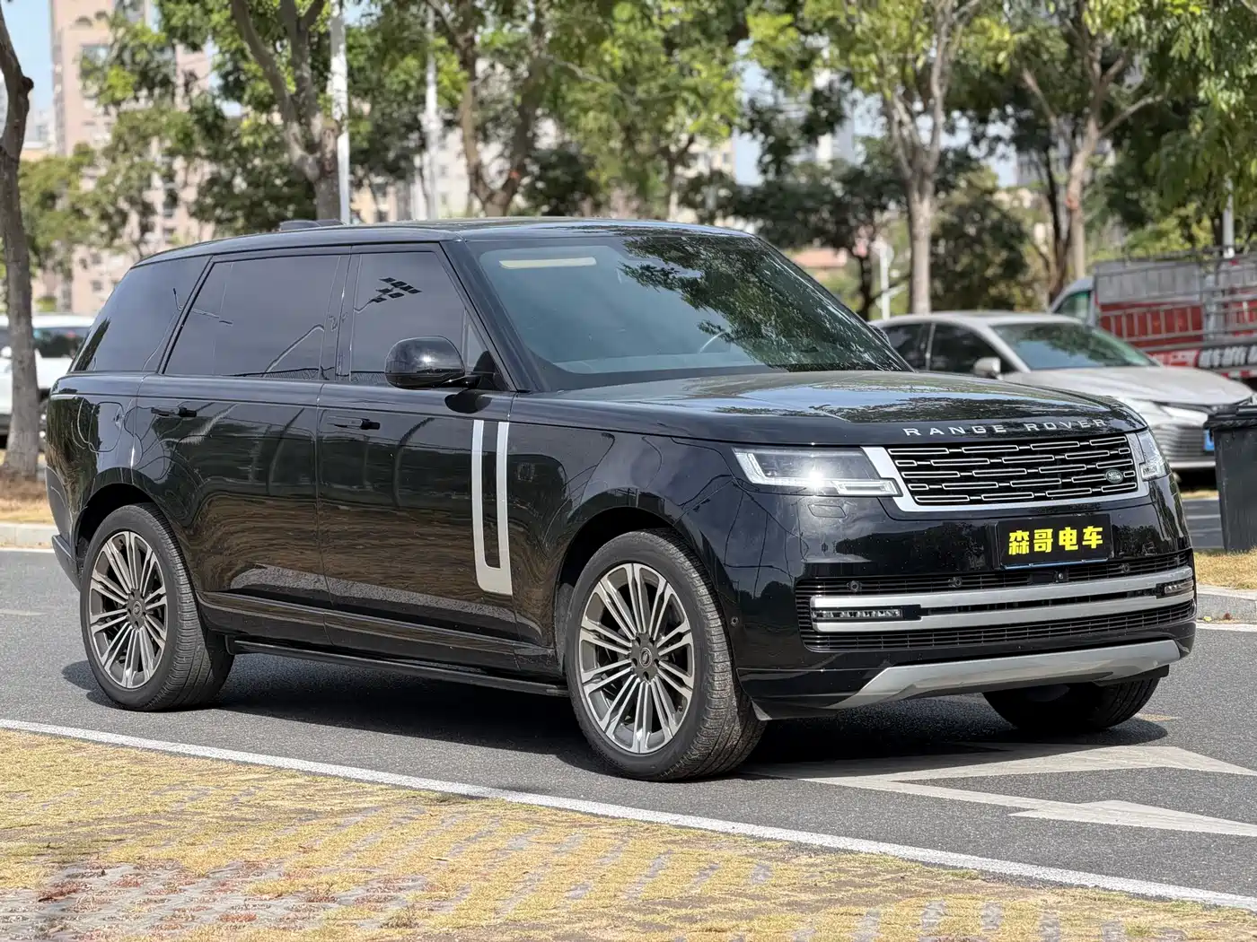 Land Rover Range Rover 2024 3.0 L6 400PS Genesis Extended фото 3