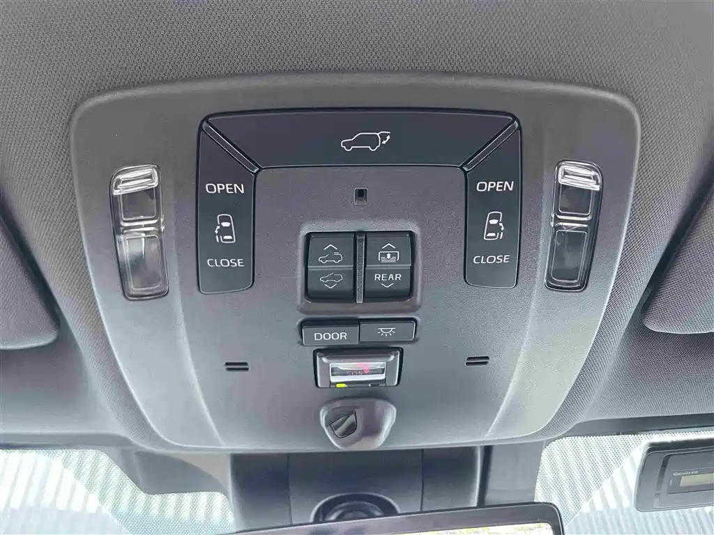 Фото 29 - Toyota Sienna