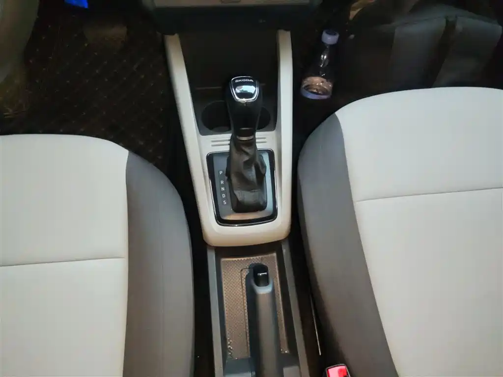 Škoda Fabia 2017 1.4L Auto Car Enjoy Edition фото 11