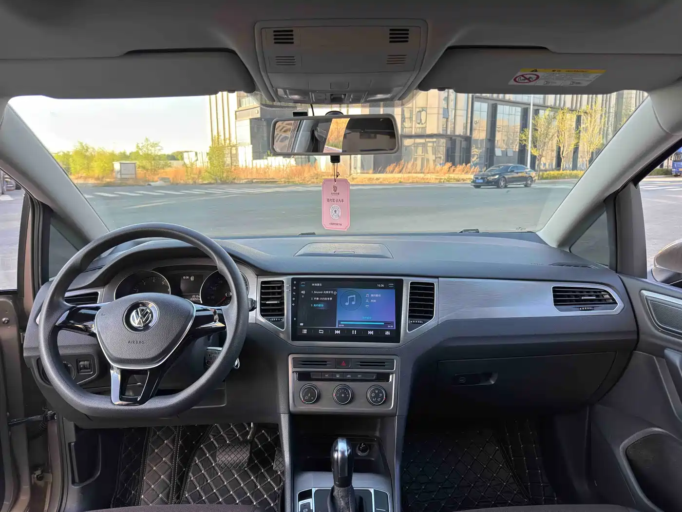Volkswagen Golf Sportsvan 2016 1.6L Automatic Comfort фото 6
