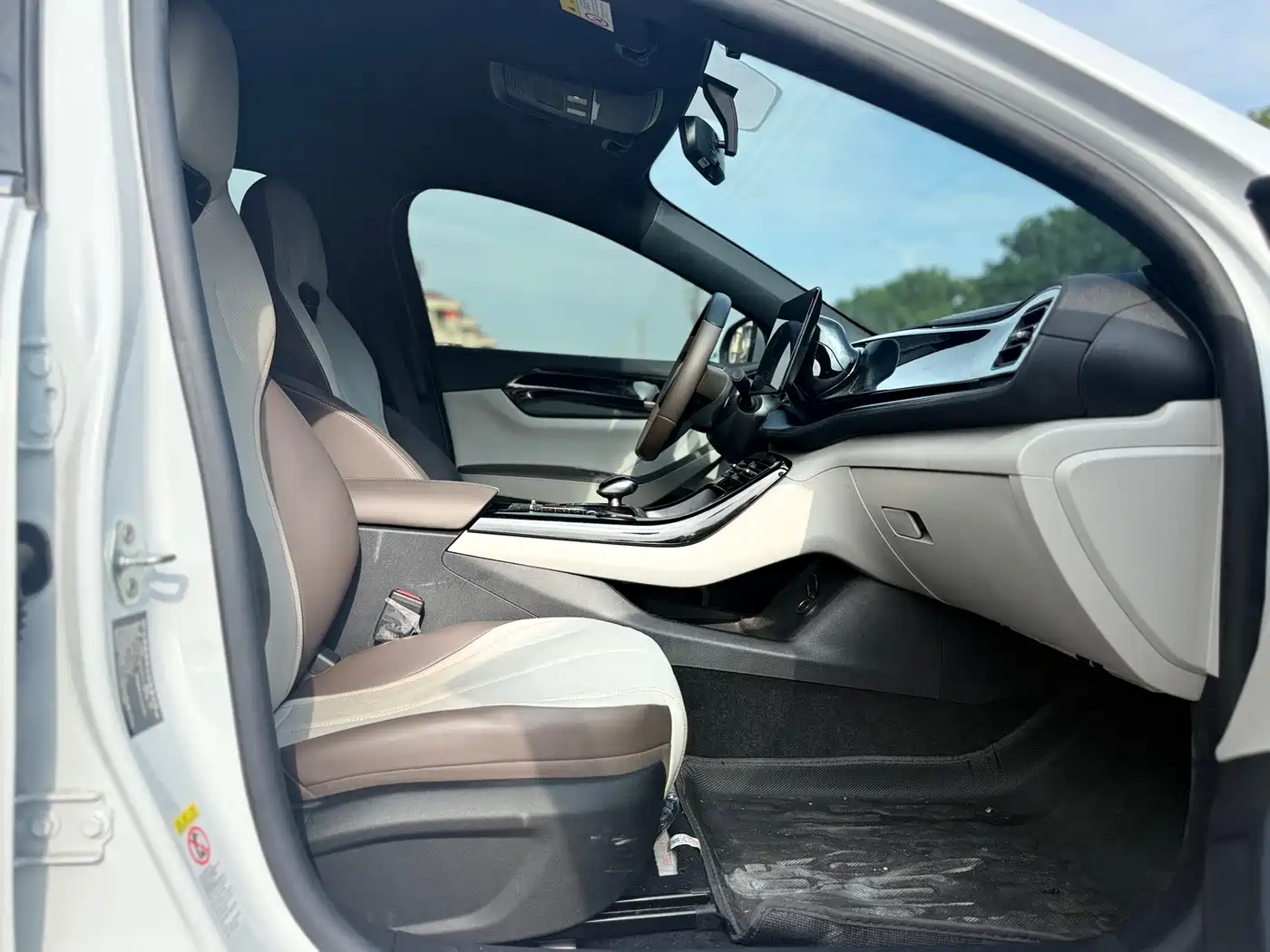 BYD Qin PLUS 2024 Glory Edition DM-i 55KM Leading фото 11