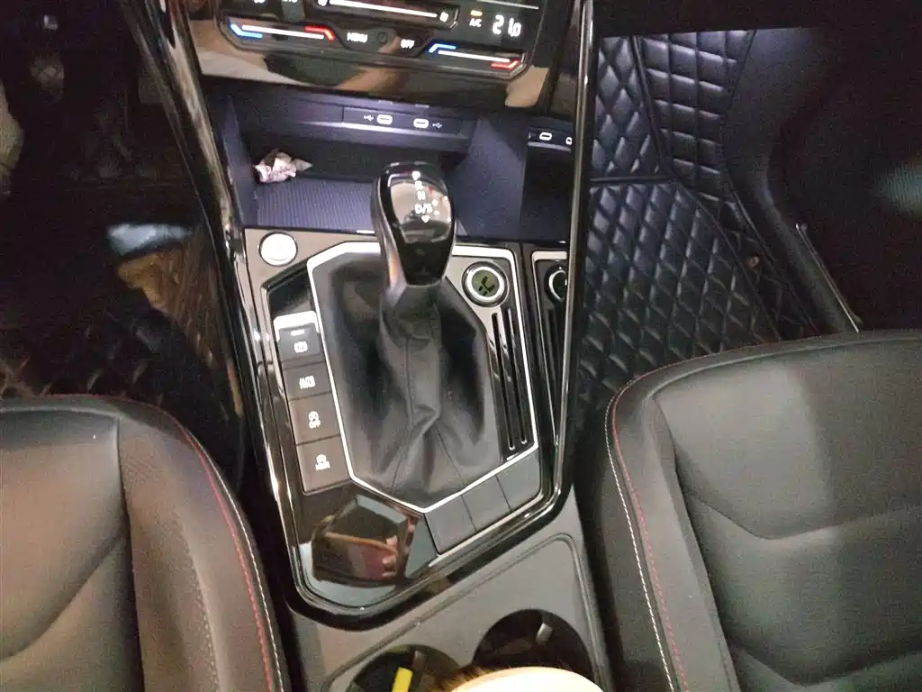 Volkswagen Tayron 2021 330TSI 2WD Luxury Smart Connect Edition фото 12
