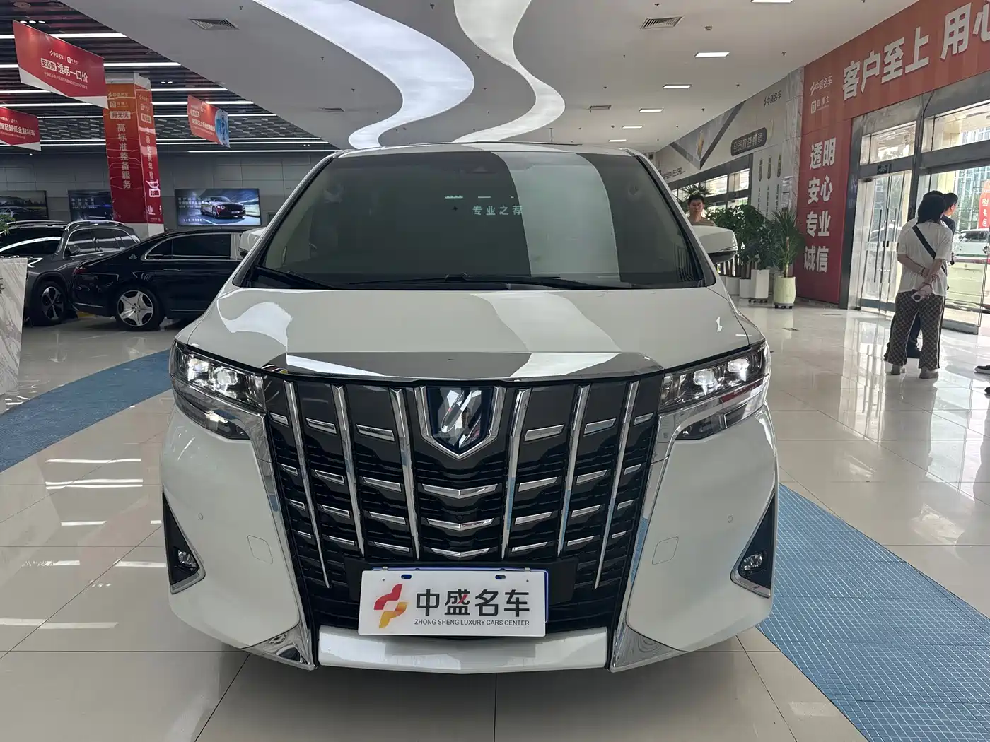 Toyota Alphard 2021 Hybrid 2.5L Premium фото 2