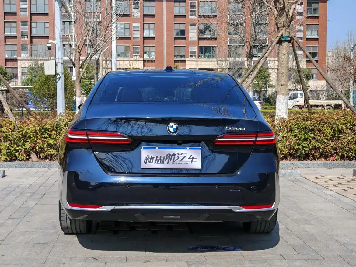 BMW 5 Series 2024 530Li Leading Model Luxury Package фото 2