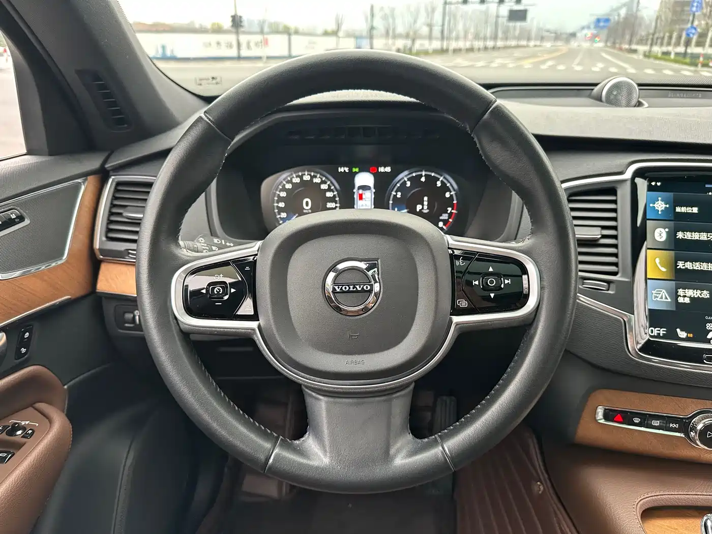 VOLVO XC90