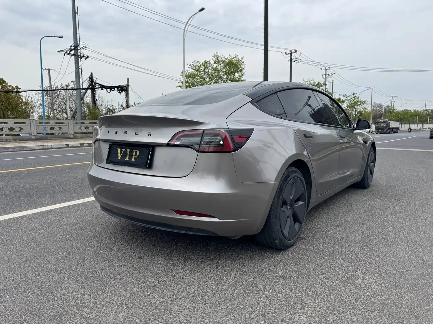 TESLA MODEL 3
