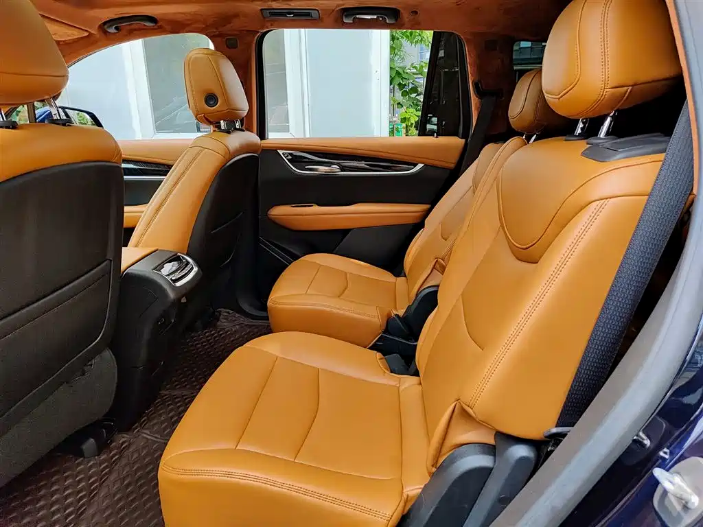 CADILLAC XT6