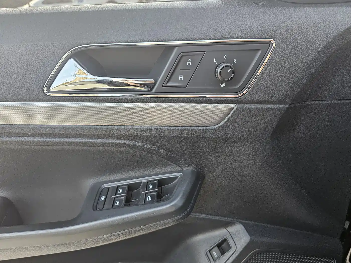Volkswagen Lavida 2017 1.6L Automatic Comfort Edition фото 13