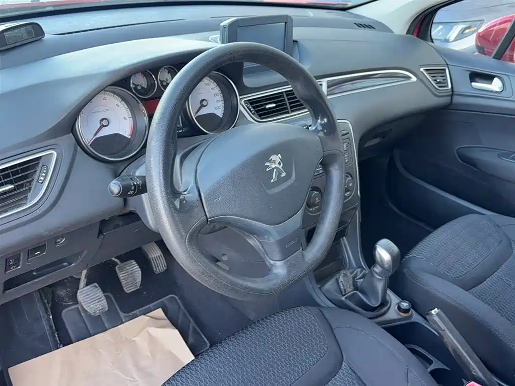 Peugeot 308 2014 Model Joy Edition Classic 1.6L Manual Superior Style фото 21