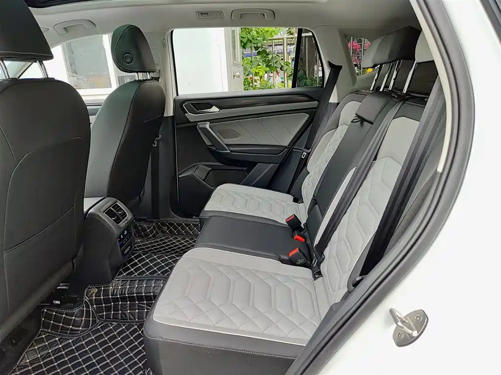 Volkswagen Tayron 2024 300TSI 2WD Luxury Plus Advanced фото 8