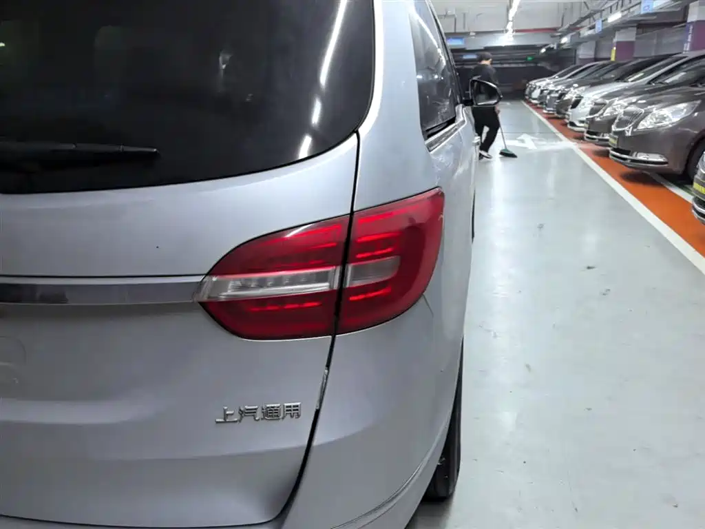 Buick GL8 2017 25S Premium Model China V фото 8