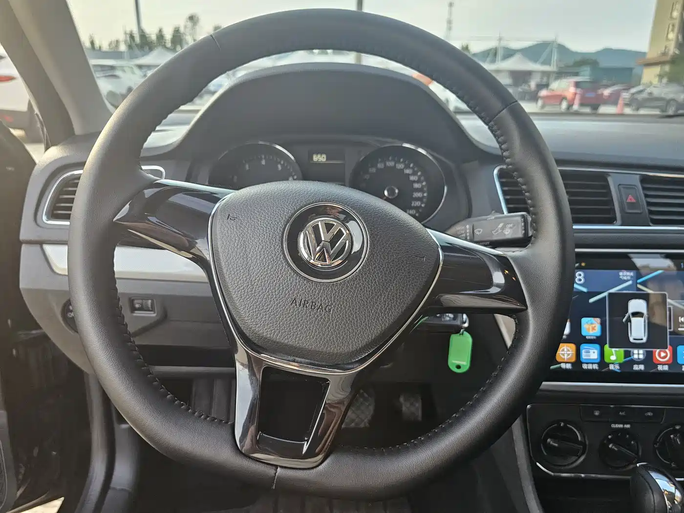 Volkswagen Lavida 2017 1.6L Automatic Comfort Edition фото 14