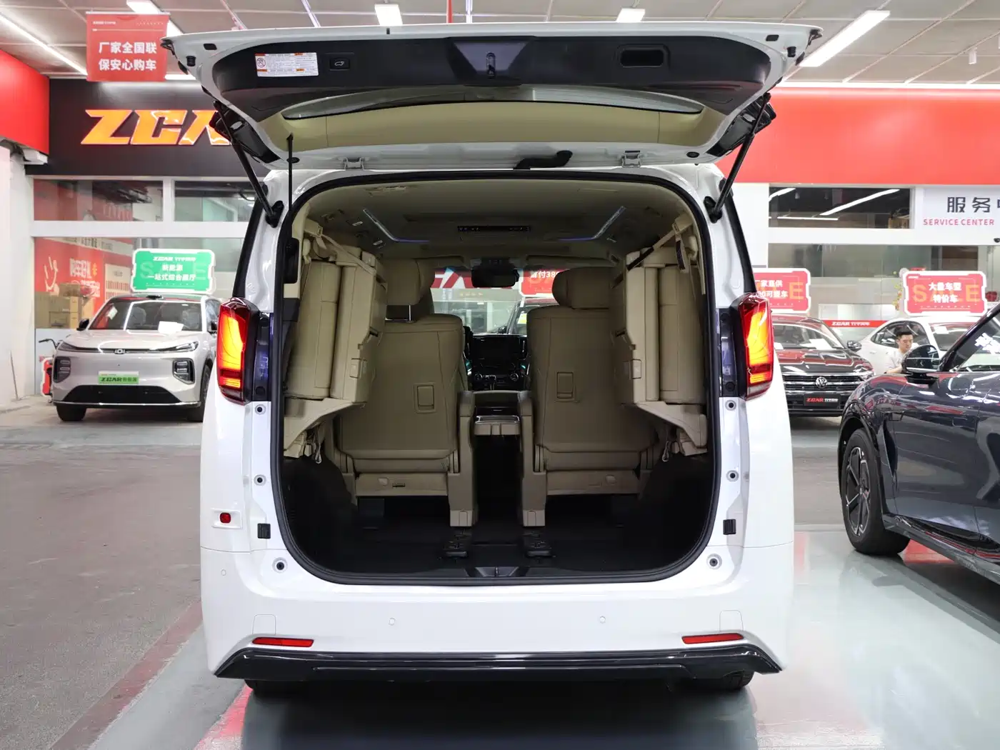 Toyota Alphard 2019 Hybrid 2.5L Luxury фото 32