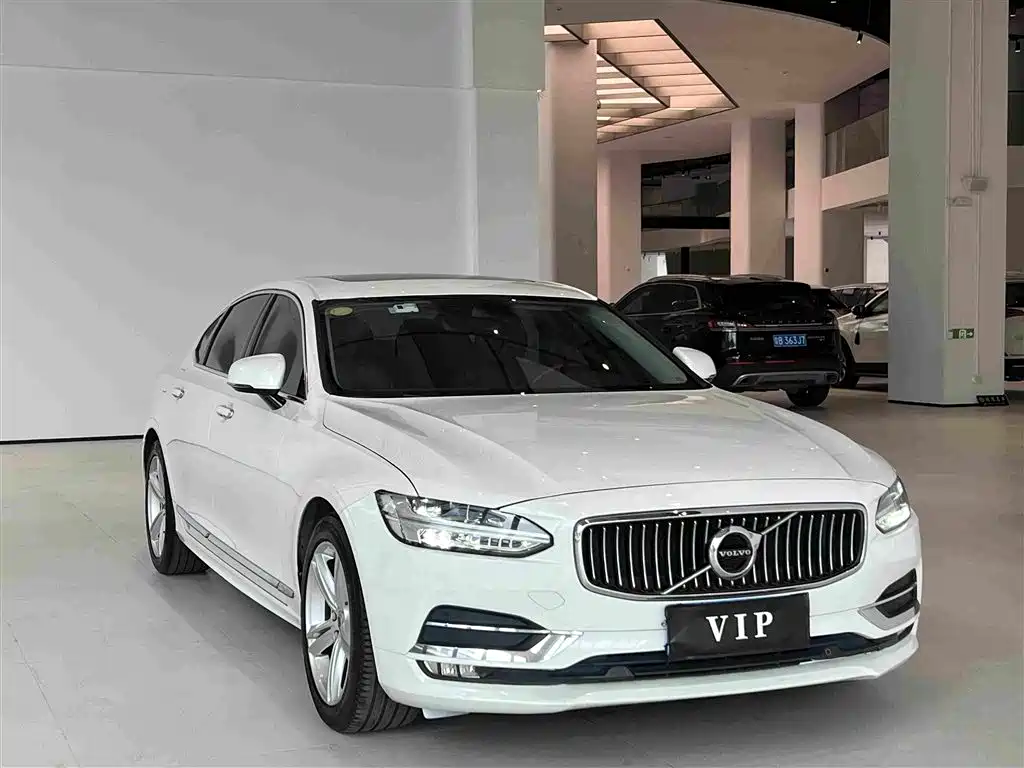 Фото 3 - Volvo S90