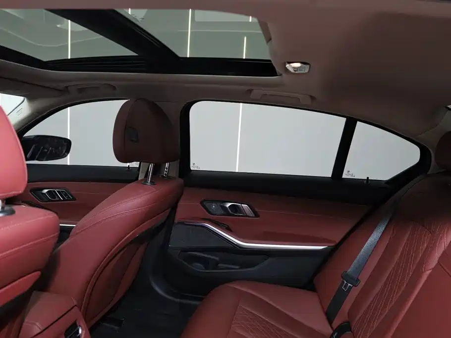 BMW 3 Series 2025 330Li M Sport Night Edition фото 26