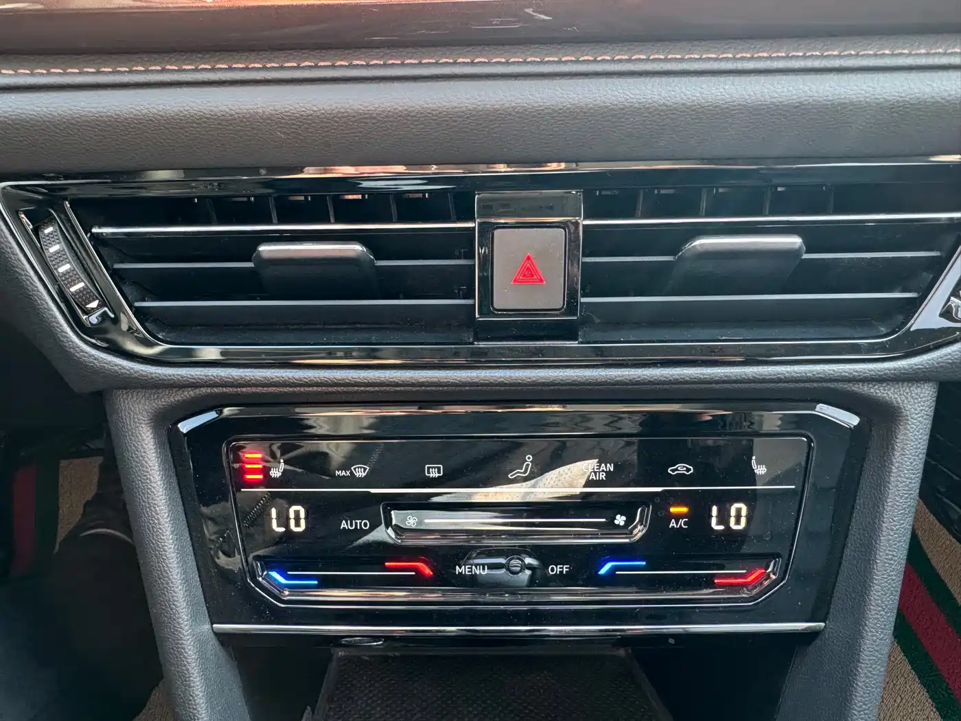 Volkswagen Tharu 2022 280TSI FWD Luxury Edition фото 19