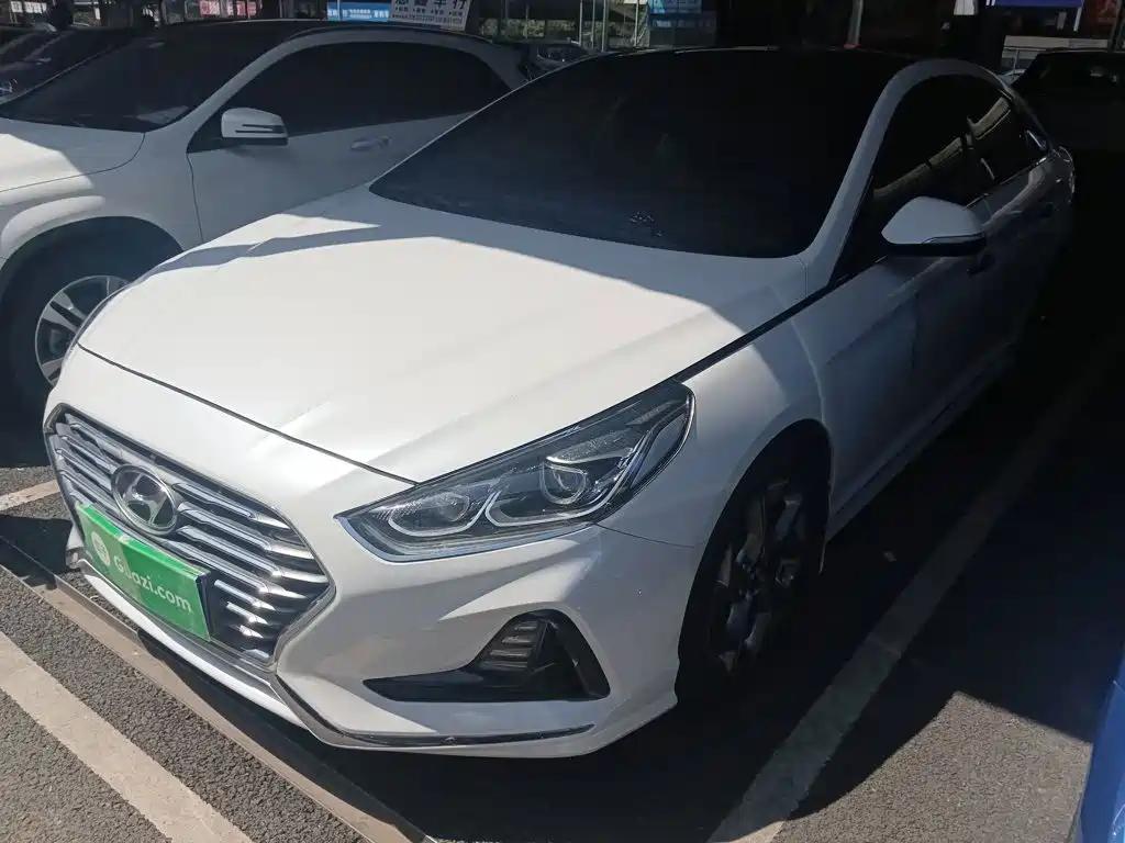 صورة 1 - Hyundai Sonata