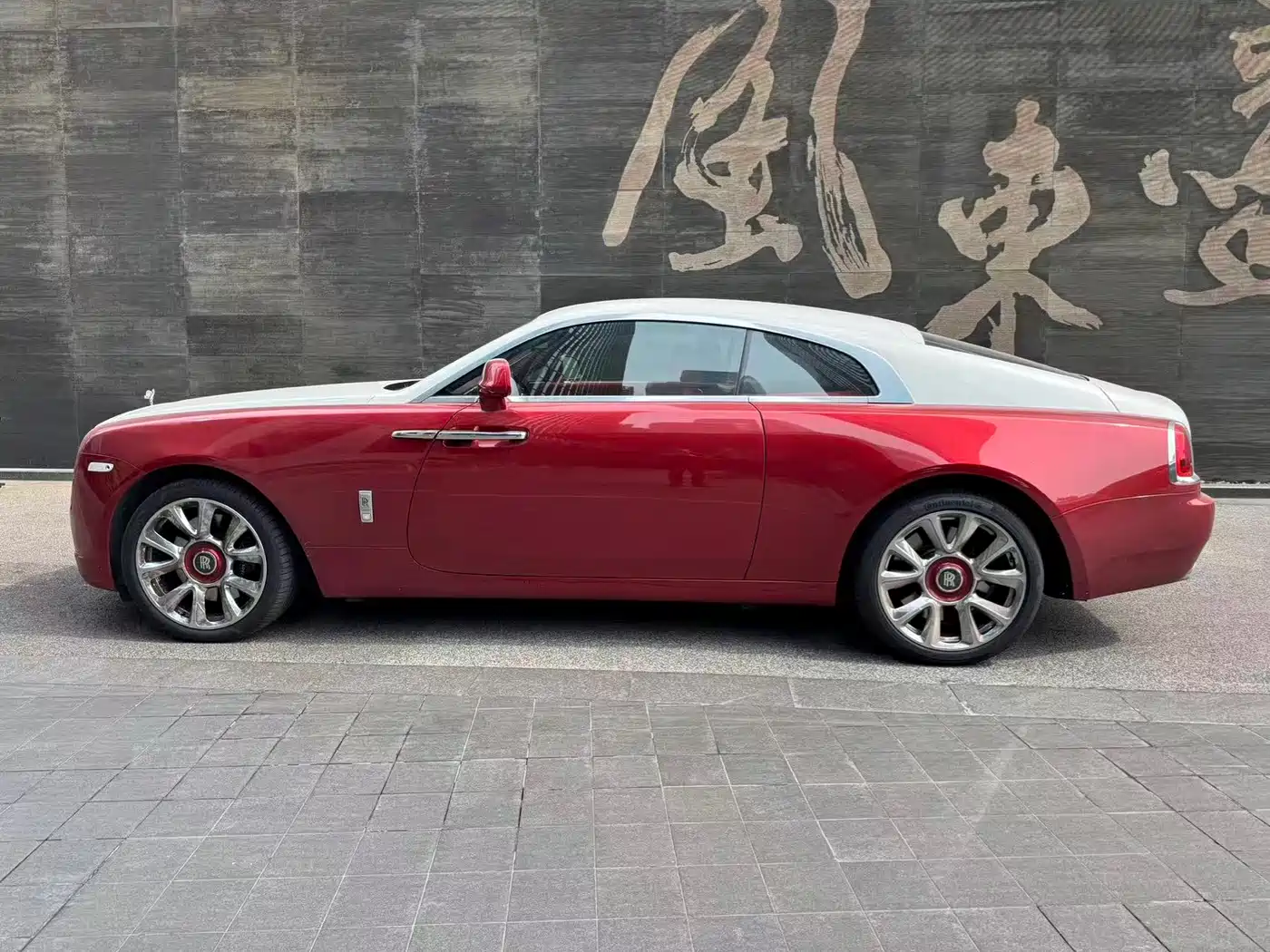 ROLLS-ROYCE PHANTOM